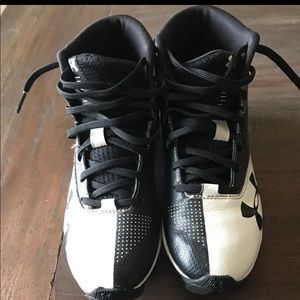 Under Armour Cleats, size 5